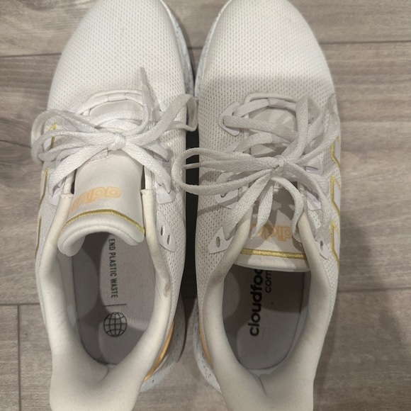 Adidas shoes with Cloudfoam - Picture 5 of 7